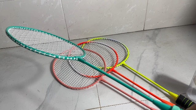 Badminton Rackets Set of 5 for Outdoor Backyard Games, Including 4 Racquets,4 Shuttlecocks, 4 Replacement Grip Tapes,1 Badminton net & 1 Carry Bag